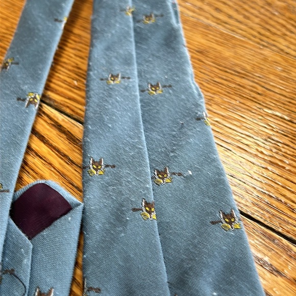 Vintage Cravate De France necktie.  Blue with ducks and fox print. Some pilling. - Picture 5 of 10